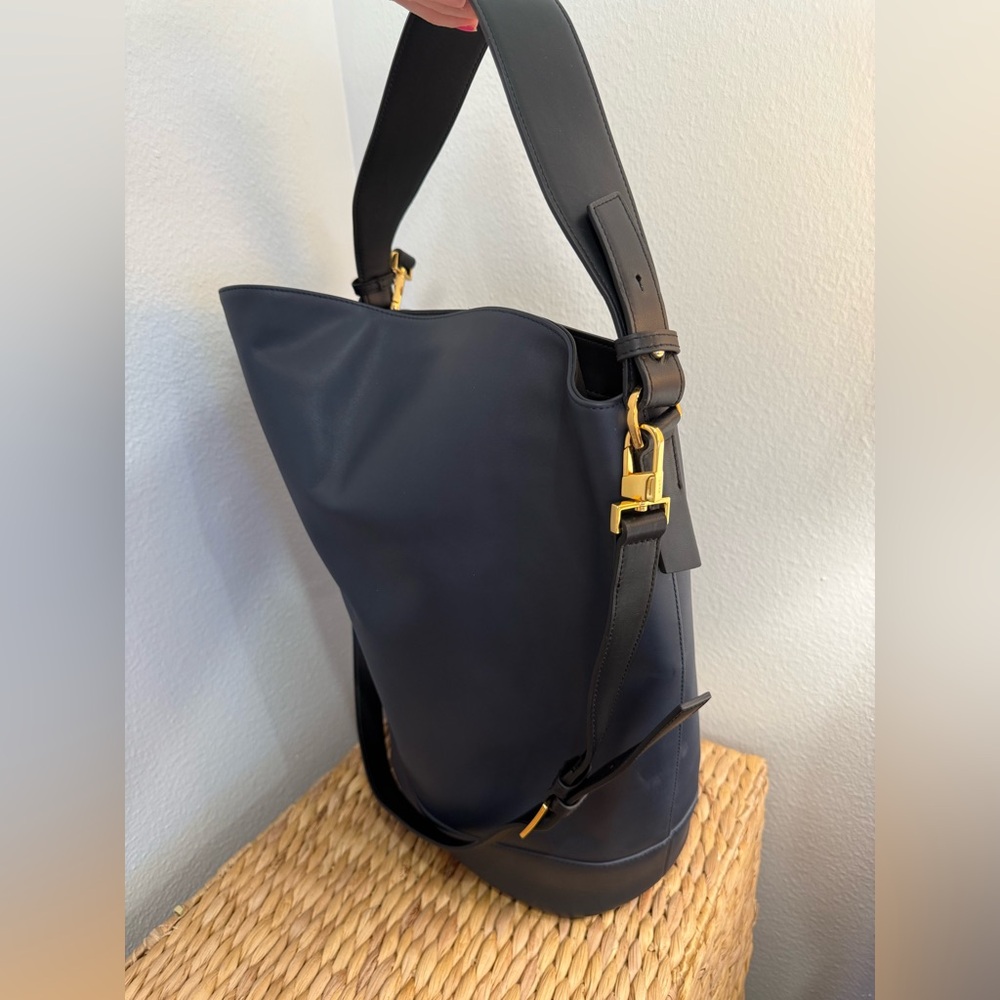 WANT Les Essentiels Cambria XL Genuine Leather Bucket Bag Navy & Black, NWOT - Picture 6 of 14